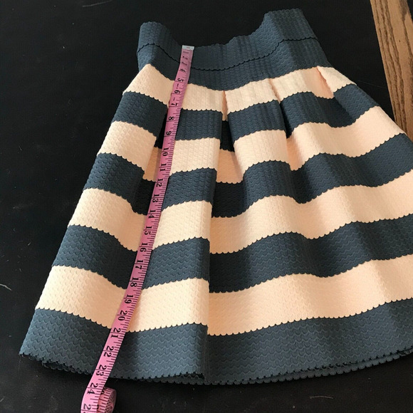 Anthropologie Girls From Savoy Ponte Bell Striped Textured Skirt - Size MED/L - Picture 7 of 8